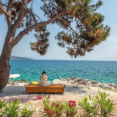 别墅 With A Beautiful Sea View Near The - By Traveler Tourist Agency Krk Id 2175 Kornić
