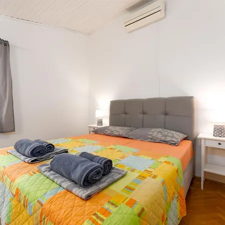 With A Beautiful Sea View Near The - By Traveler Tourist Agency Krk Id 2175 别墅 Kornić